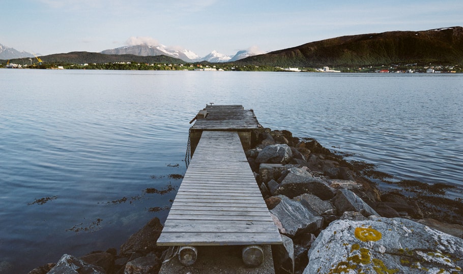 Jetty on the lake wallpapers